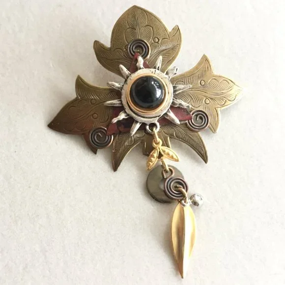 Lot of 2. Vintage Celtic Style Cross and Victorian Style Brooch - Picture 2 of 3